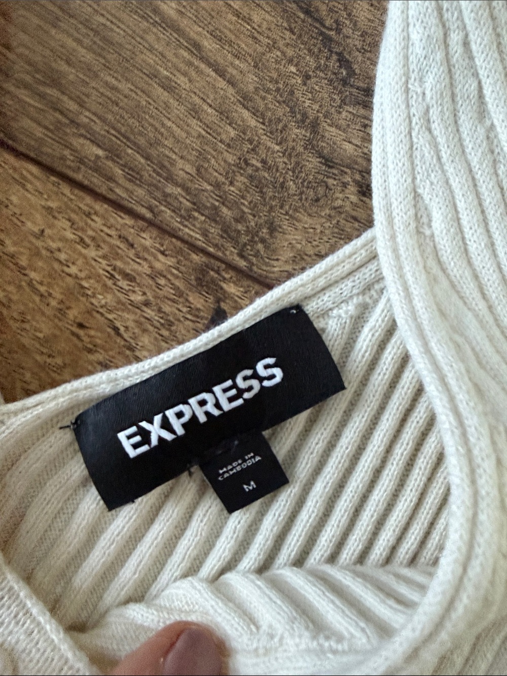 Express Off-White Ribbed Button-Front Camisole - Picture 2 of 7